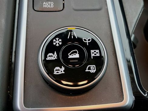 Used 2024 Nissan Pathfinder SV w/ Black Appearance Package image 23