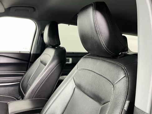 Used 2023 Ford Explorer Limited image 16
