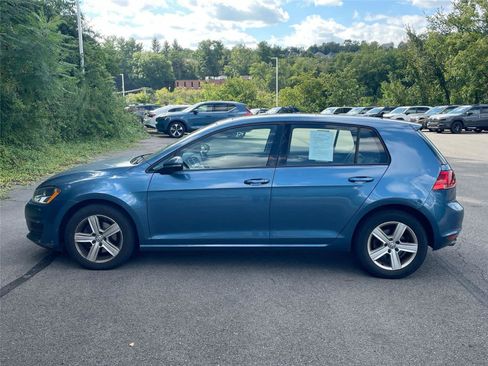 Used 2017 Volkswagen Golf 4-Door FWD image 2