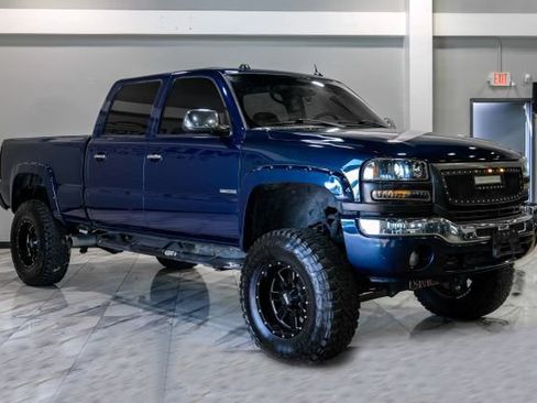 Used 2005 GMC Sierra 2500 SLT w/ Heavy-Duty Power Package AWD/4WD image 8
