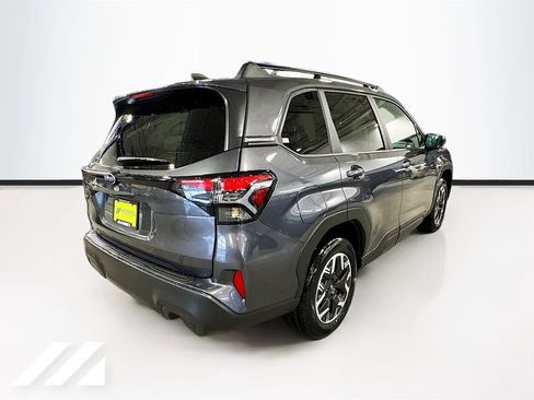 Used 2026 Subaru Forester Premium AWD/4WD image 5