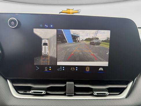 New 2027 Chevrolet Equinox LT w/ Convenience Package II FWD image 29