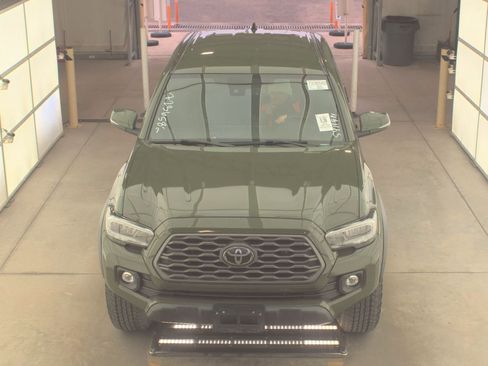 Used 2022 Toyota Tacoma TRD Off-Road image 2