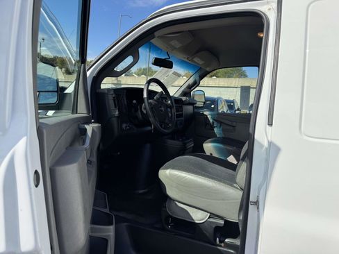 Used 2021 GMC Savana 2500 image 18