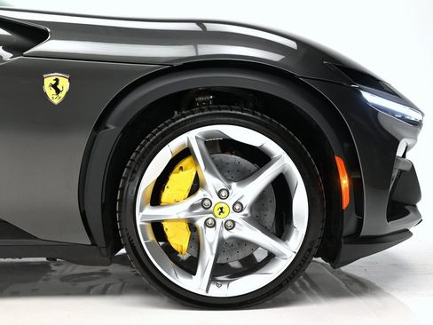 Used 2024 Ferrari Purosangue image 13