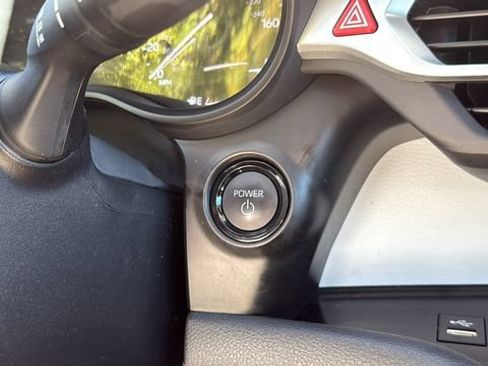 Used 2025 Toyota Sienna XLE AWD/4WD image 19