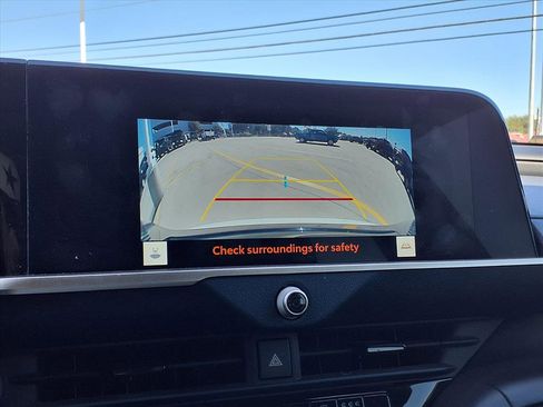 Used 2023 Toyota Crown XLE image 17