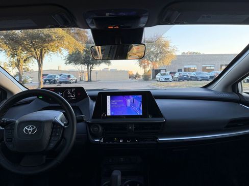 Used 2025 Toyota Prius LE image 33