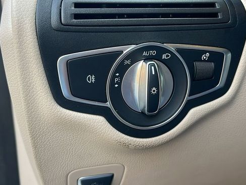 Used 2021 Mercedes-Benz GLC 300 image 25