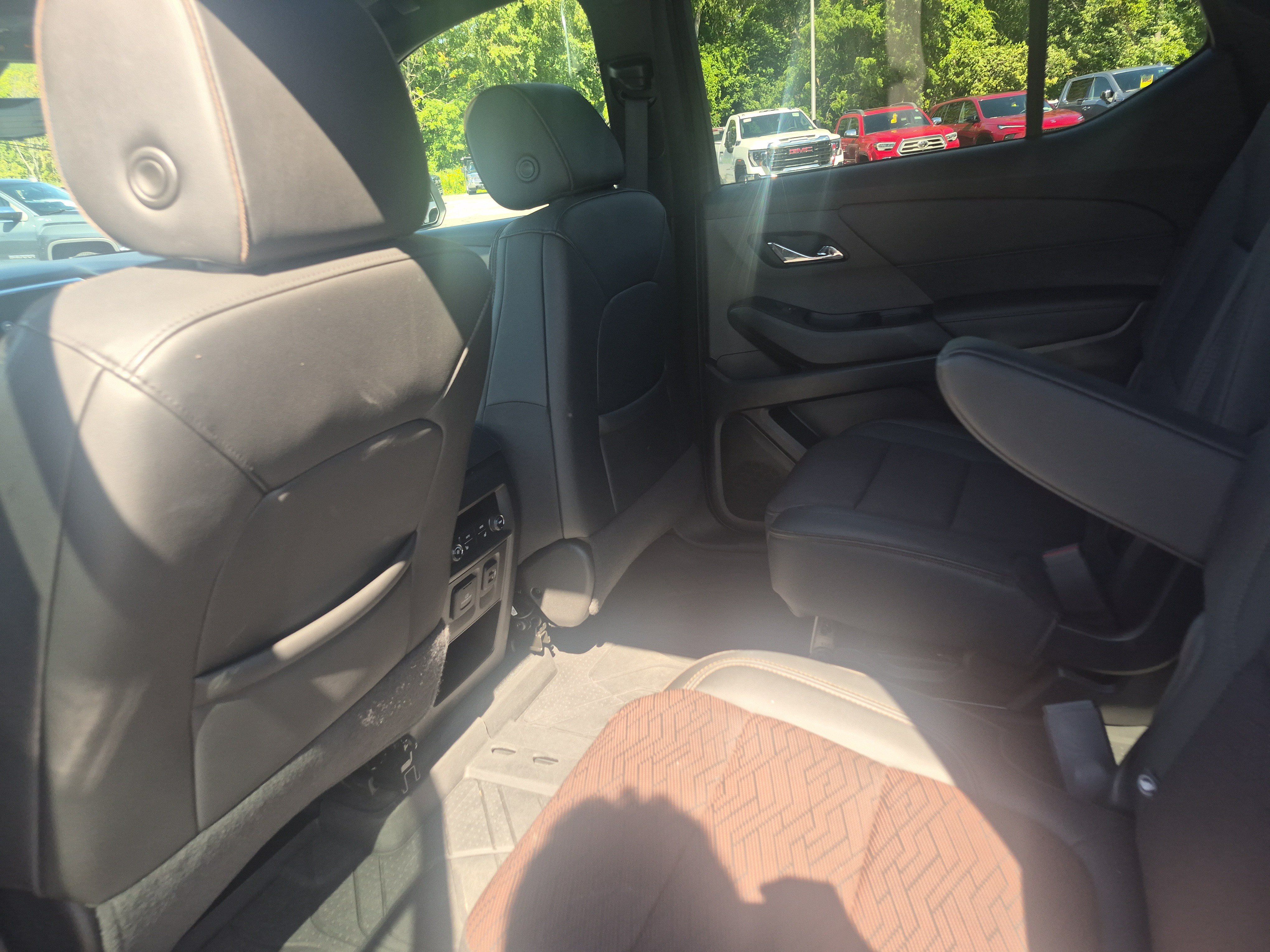Used 2023 Chevrolet Traverse High Country w/ LPO, Floor Liner Package AWD/4WD image 10