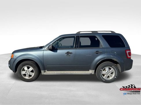 Used 2010 Ford Escape XLT image 2