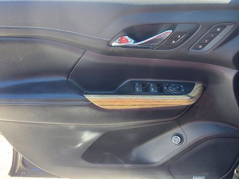 Used 2019 GMC Acadia Denali image 13