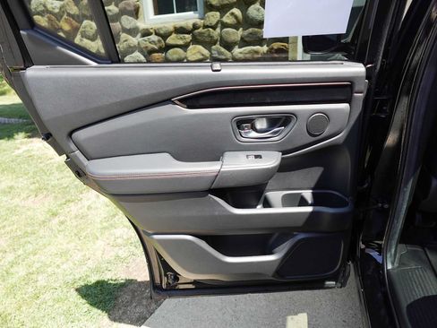 Used 2025 Honda Pilot TrailSport image 24