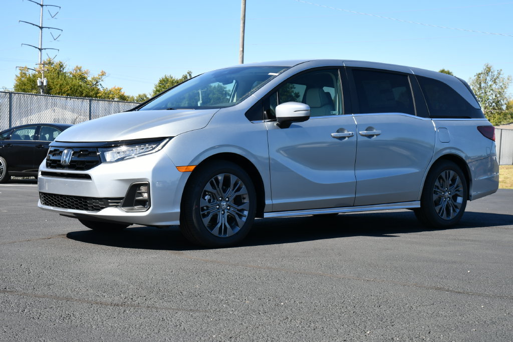 New 2027 Honda Odyssey Touring image 3