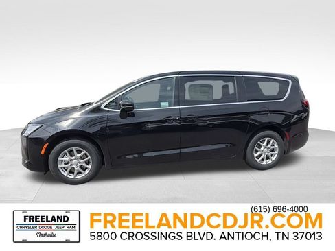 New 2027 Chrysler Pacifica Select FWD image 6