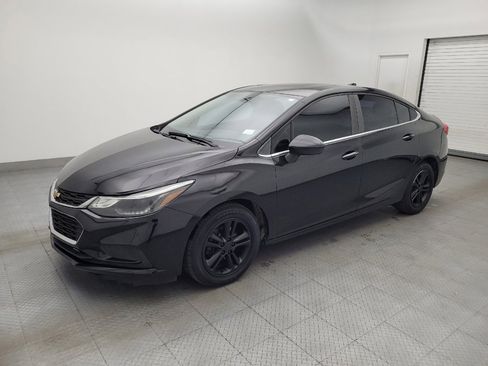 Used 2018 Chevrolet Cruze LT w/ Sun And Sound Package FWD image 2