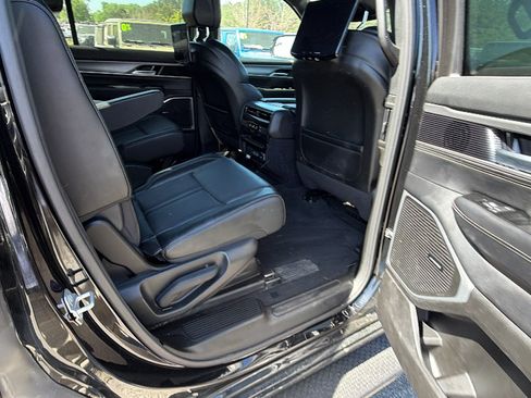 Certified 2025 Jeep Wagoneer Series II w/ Premium Group I AWD/4WD image 21