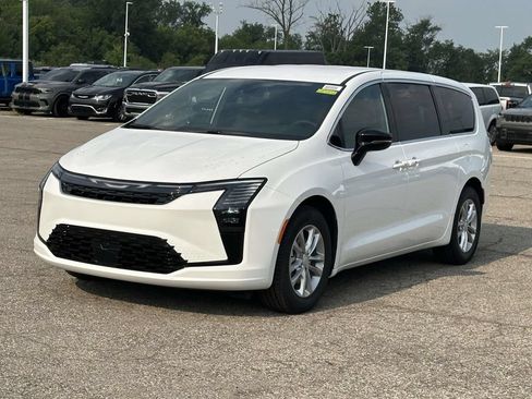 New 2027 Chrysler Pacifica Select FWD image 6