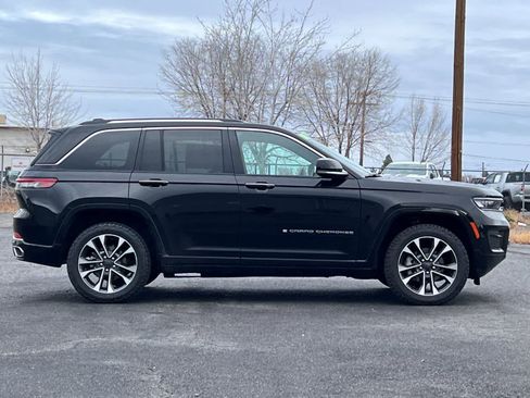 Used 2023 Jeep Grand Cherokee Overland w/ Luxury Tech Group IV image 8