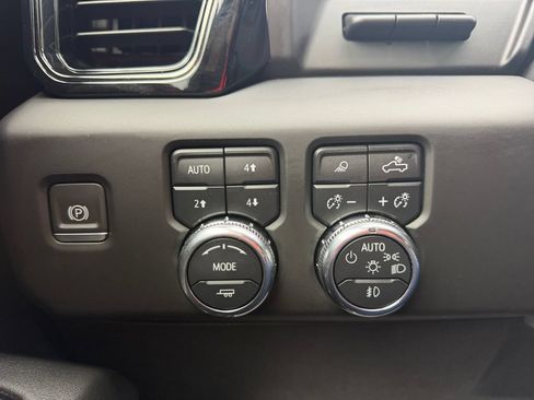 Used 2024 GMC Sierra 1500 AT4 w/ Technology Package AWD/4WD image 23