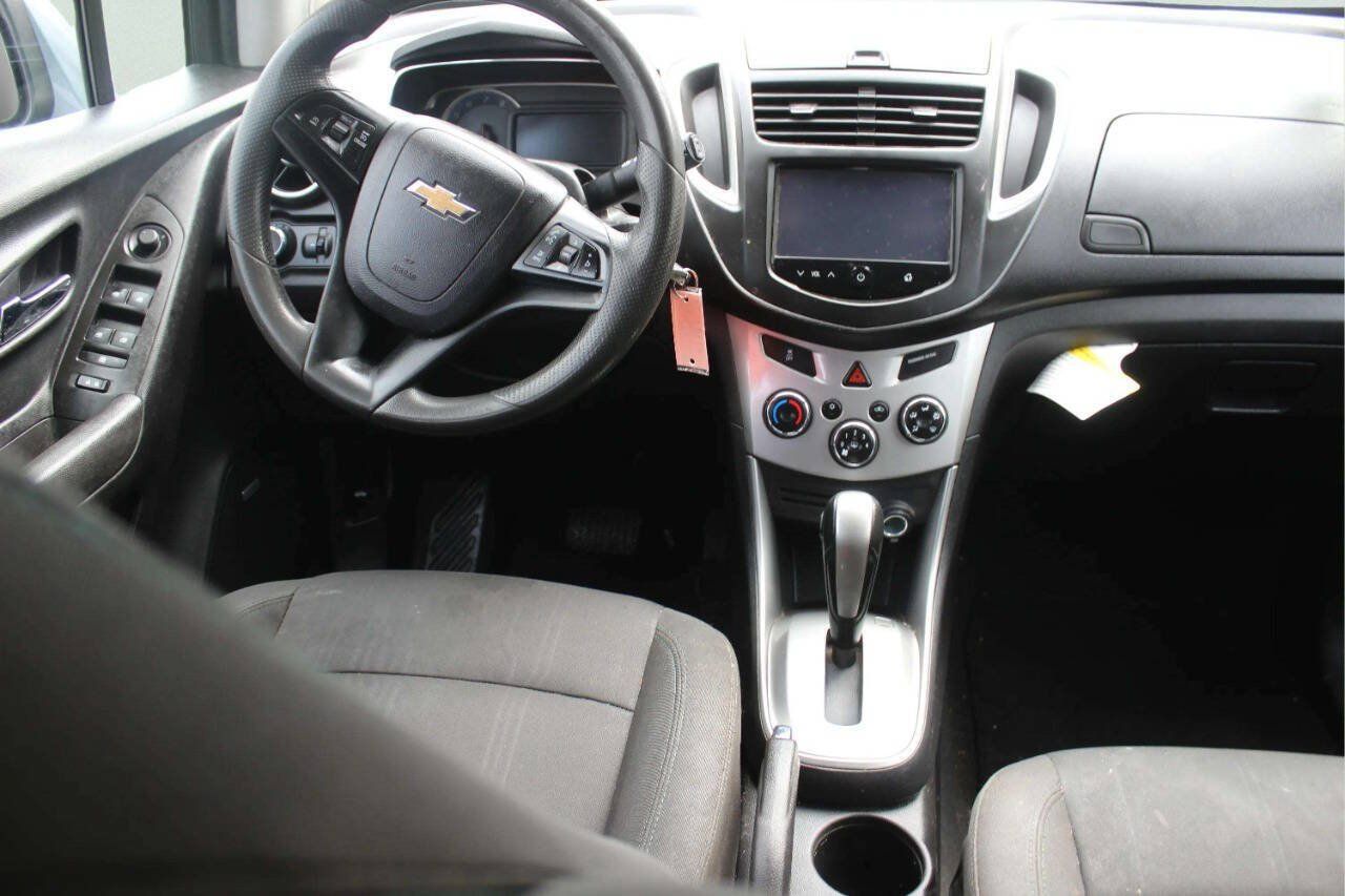 Used 2015 Chevrolet Trax LT w/ LT Sun and Sound Package FWD image 7