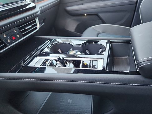 Used 2025 Volkswagen Atlas Cross Sport SEL Premium R-Line image 20