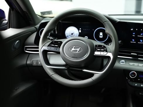 Used 2024 Hyundai Elantra SEL w/ Convenience Package FWD image 25