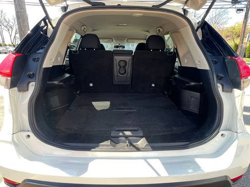 Used 2017 Nissan Rogue SV AWD/4WD image 10