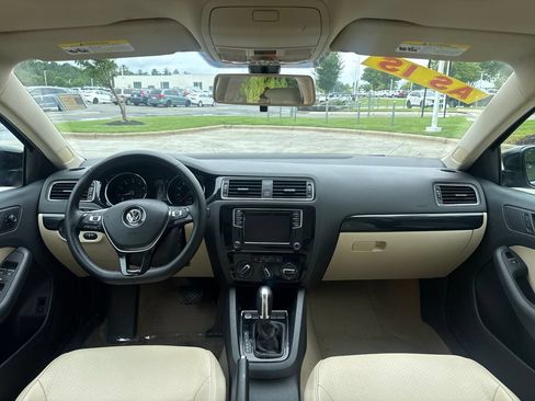 Used 2016 Volkswagen Jetta SEL FWD image 16