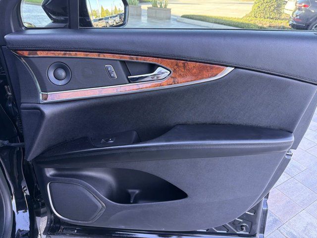 Used 2019 Lincoln Nautilus Reserve FWD image 17
