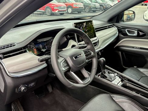 Used 2023 Jeep Compass Limited AWD/4WD image 6