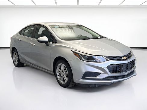 Used 2018 Chevrolet Cruze LT image 3