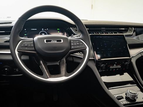 Used 2023 Jeep Grand Cherokee 4WD 4xe image 4