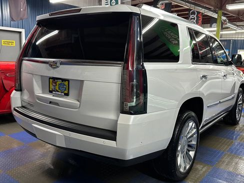Used 2019 Cadillac Escalade Premium Luxury image 3