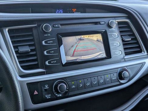 Used 2018 Toyota Highlander LE image 10