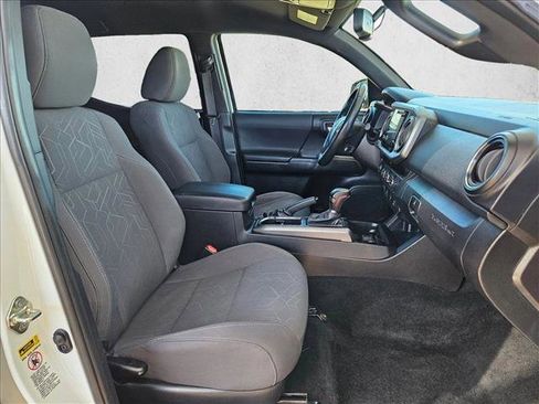 Used 2016 Toyota Tacoma TRD Off-Road image 20