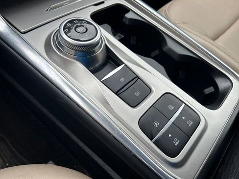 Used 2020 Ford Explorer XLT w/ Equipment Group 202A image 18