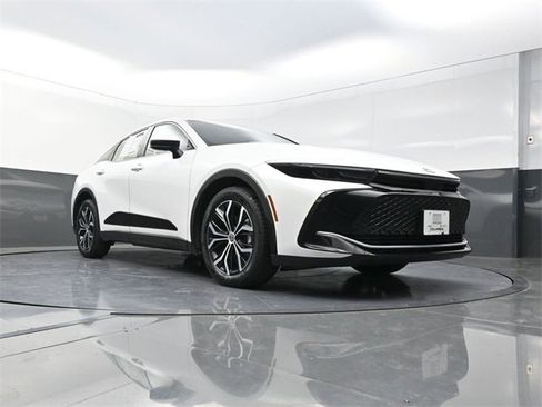 Used 2024 Toyota Crown XLE image 17