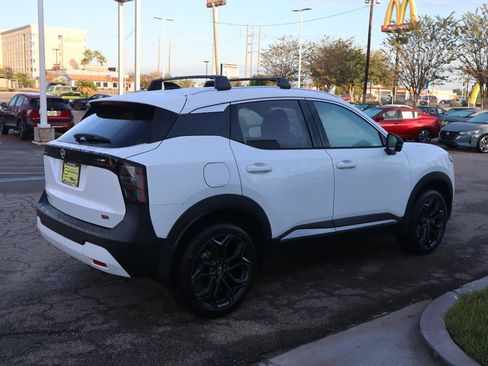 New 2026 Nissan Kicks SR w/ SR Premium Package FWD image 9