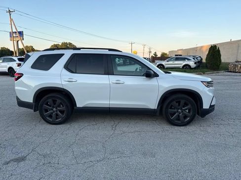 Used 2024 Honda Pilot Sport image 4