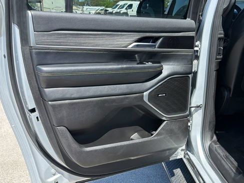 Used 2024 Jeep Wagoneer L Series II w/ Flexible Seating Group image 23