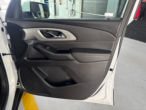 Used 2023 Chevrolet Traverse LT AWD/4WD image 41