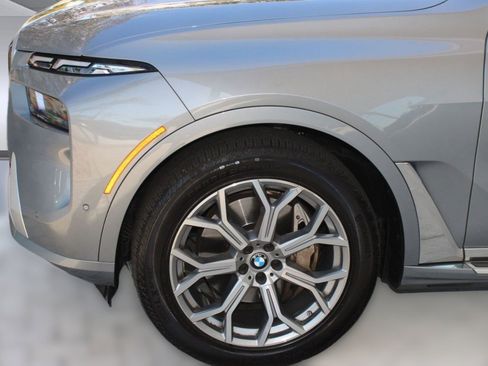 Used 2024 BMW X7 xDrive40i image 11