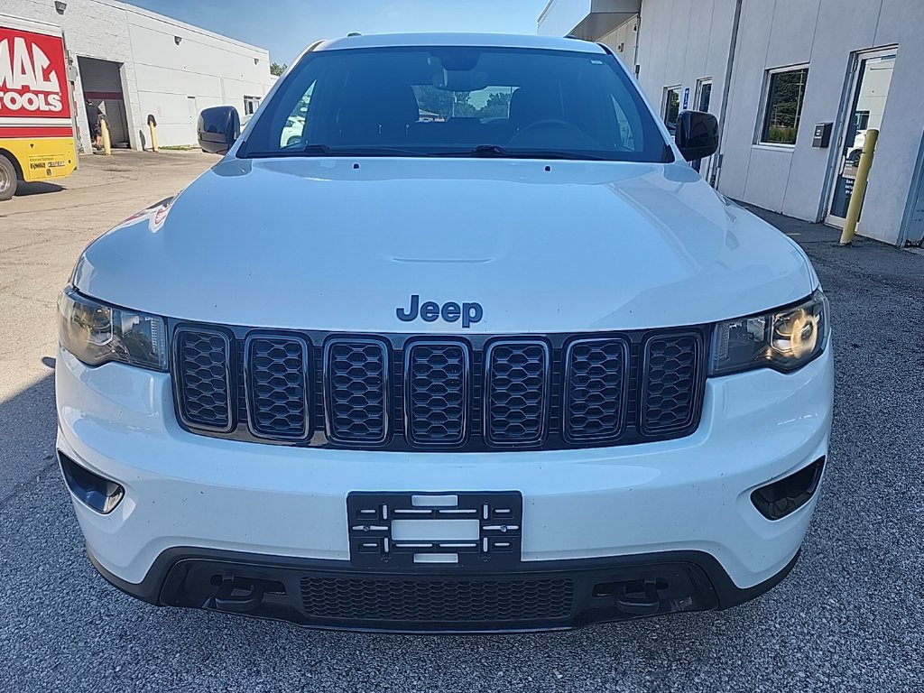 Used 2018 Jeep Grand Cherokee Laredo AWD/4WD image 6