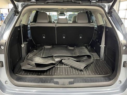 Used 2023 Toyota Highlander Limited image 22