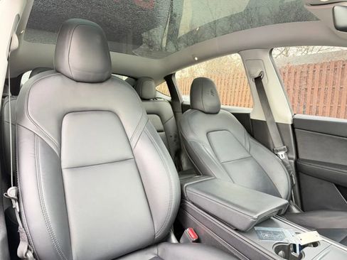 Used 2022 Tesla Model Y Performance image 30