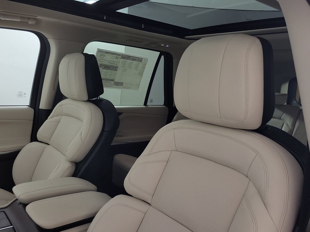 New 2027 Lincoln Navigator L Reserve RWD image 16