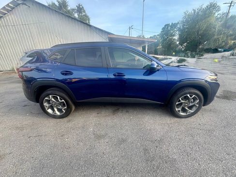 Used 2024 Chevrolet Trax LT w/ Driver Confidence Package FWD image 8