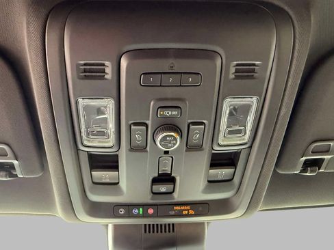 Used 2023 Chevrolet Suburban High Country w/ Premium Package 2 AWD/4WD image 29