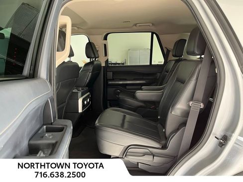 Used 2023 Ford Expedition XLT image 18